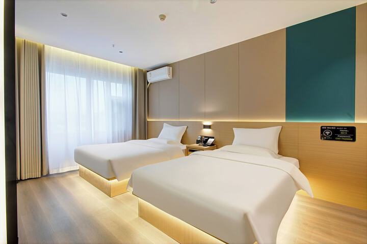 Room 21 of 36
