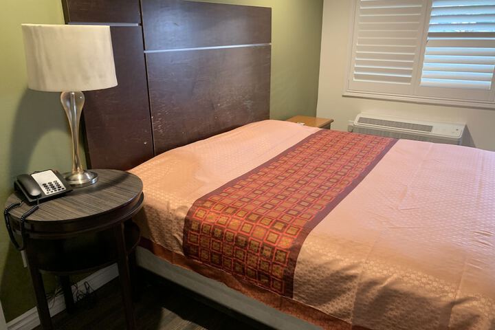 Room 11 of 20