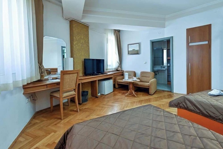 Room 43 of 93