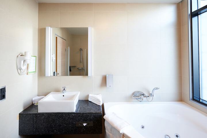 Room 40 of 72