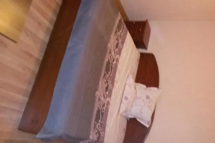 Room 4 of 24