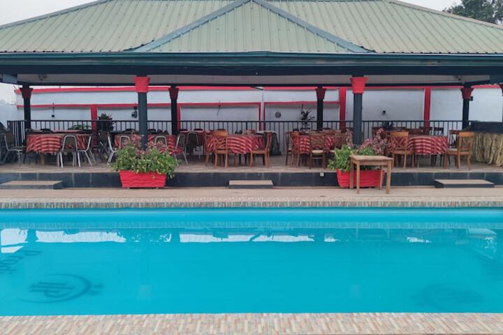 Pool 215 of 307
