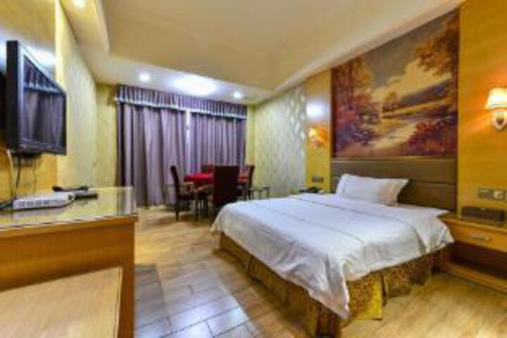 Room 4 of 6