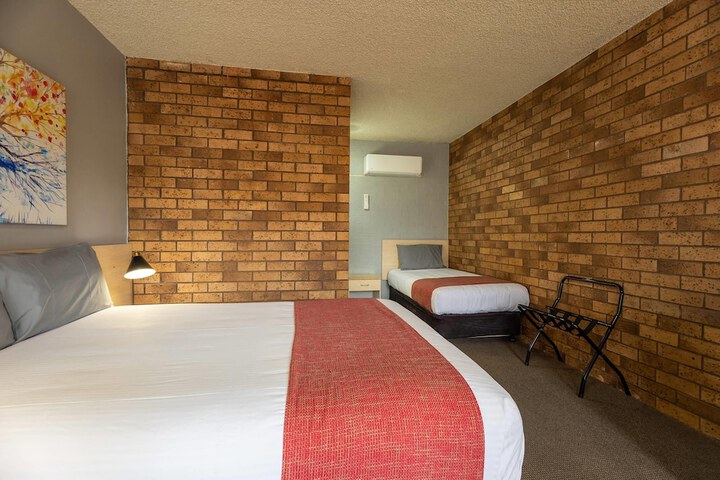 Room 23 of 42