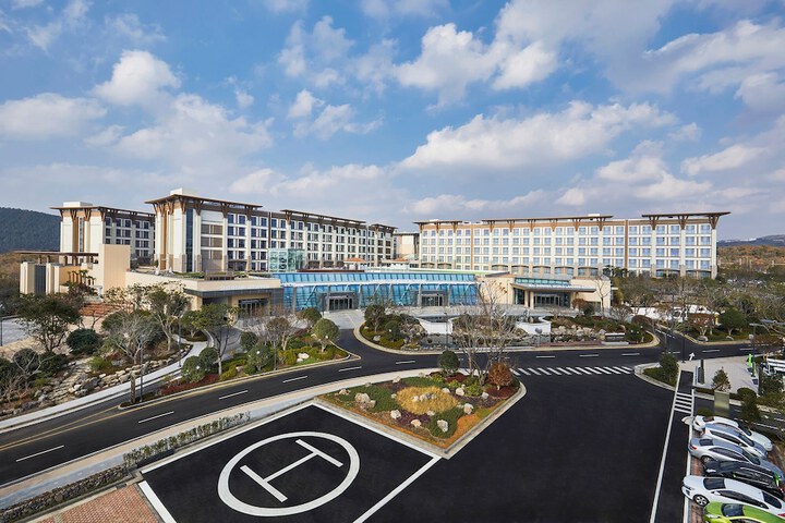 Exterior of Landing Jeju Shinhwa World Hotels & Resorts