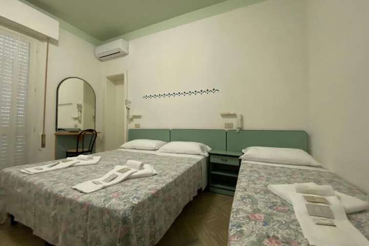 Room 26 of 108