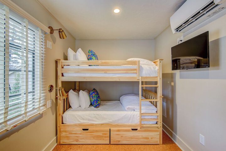 Room 53 of 102