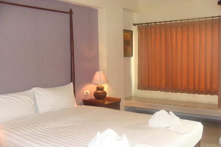 Room 3 of 60