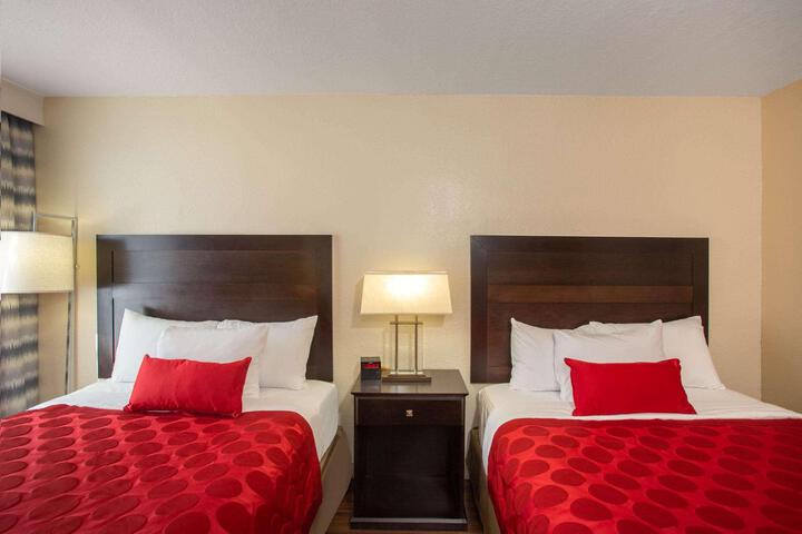 2 Queen Beds (5 of 15)