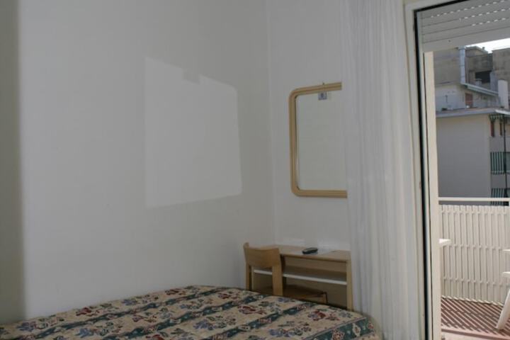 Room 14 of 37