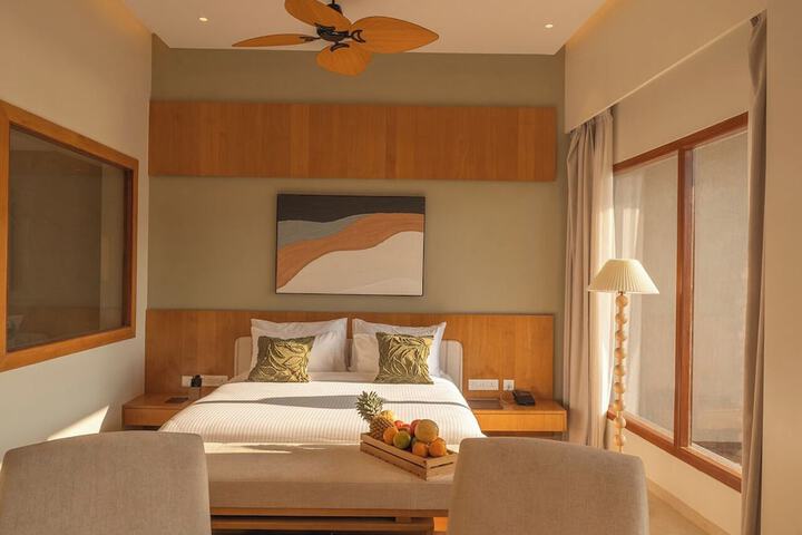 Room 28 of 83