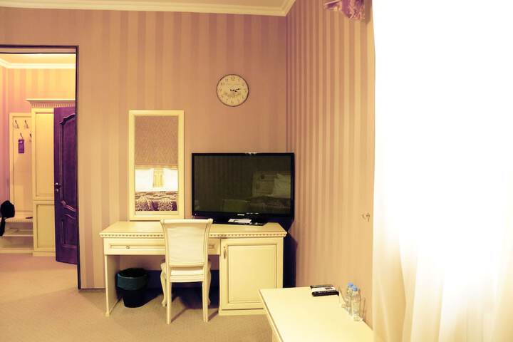 Room 26 of 42