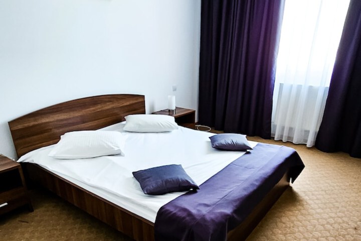 Room 5 of 17