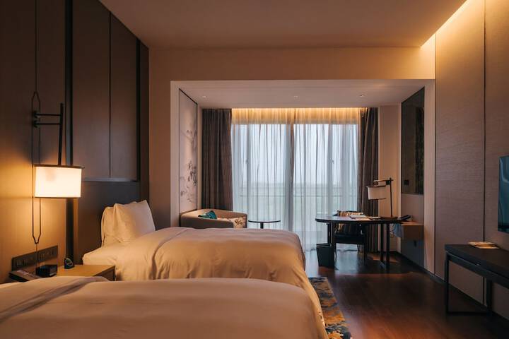 Room 8 of 82