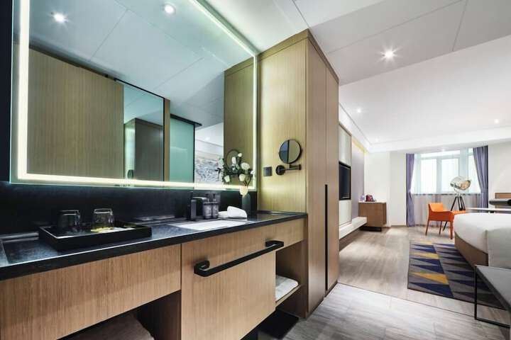Room 6 of 20