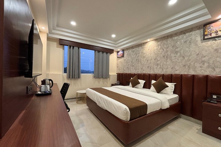 Room 4 of 10