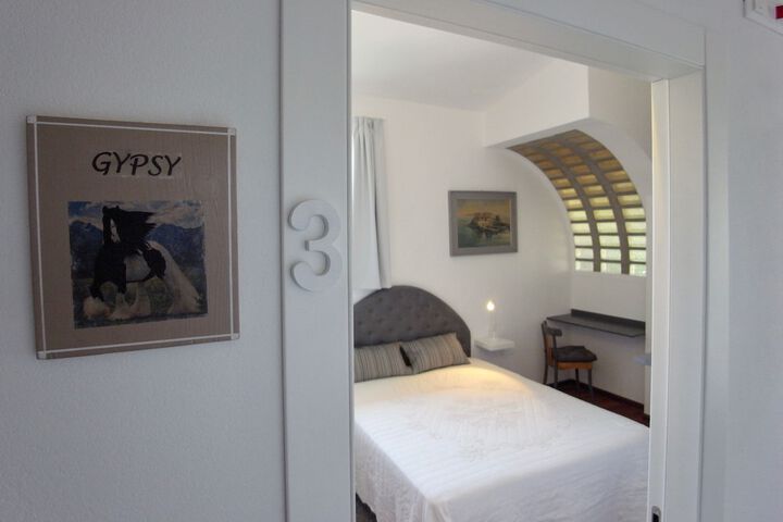 Room 10 of 26