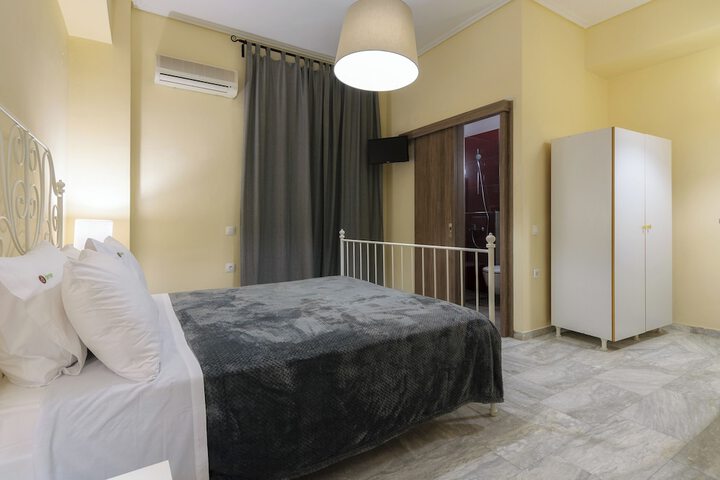 Room 43 of 100