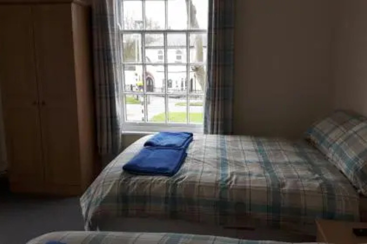 Room 2 of 3