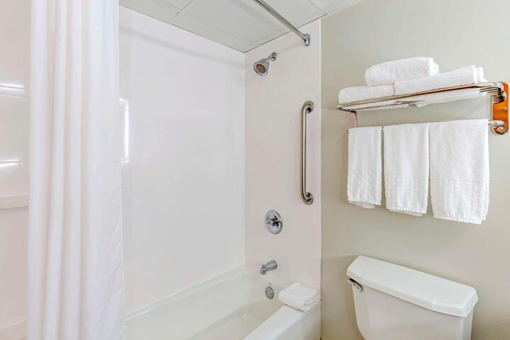 2 Queen Beds Microwave and Refrigerator Bathtub Full Breakfast (3 of 15)