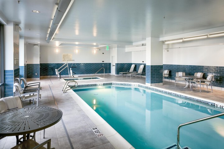 Pool Hotel