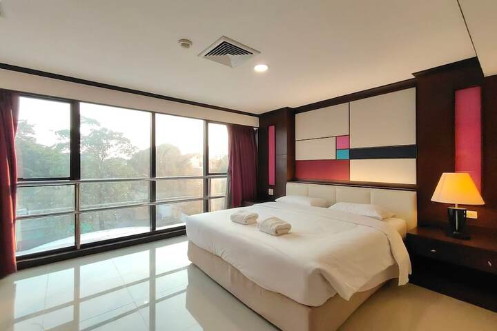 Room 35 of 102
