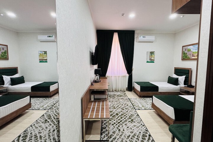 Room 9 of 35
