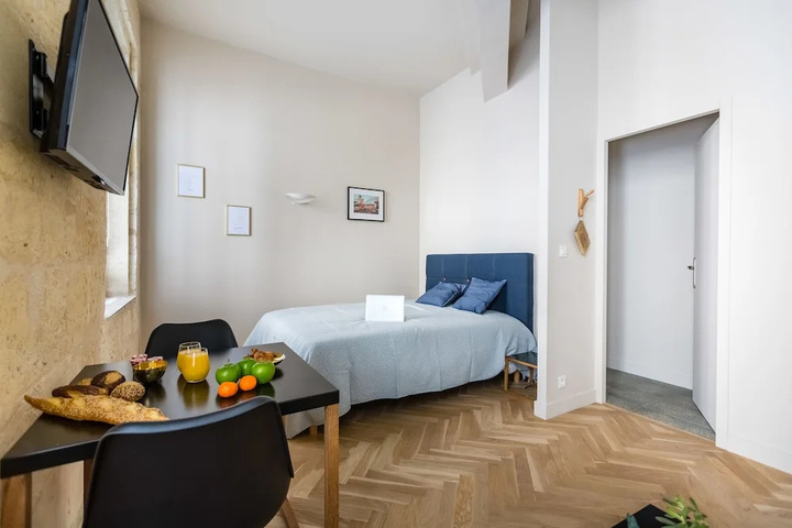 Room 8 of 12