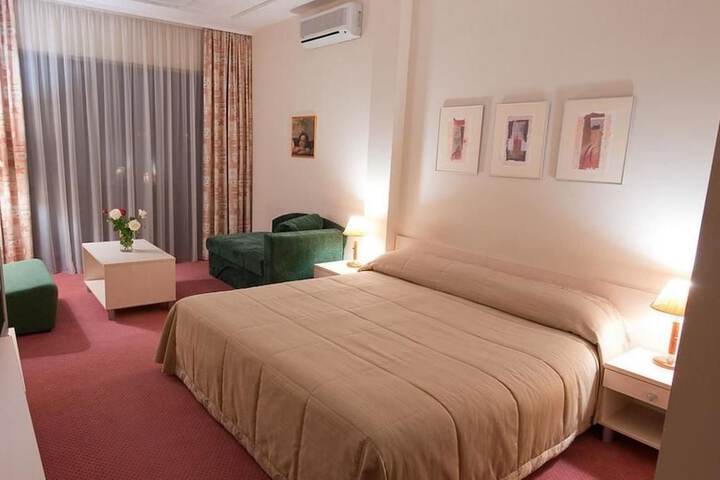 Room 13 of 38