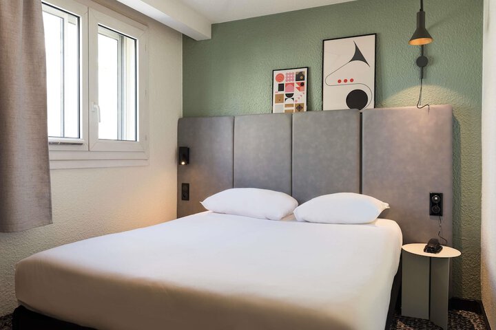 Room 3 of 31
