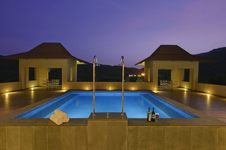 Pool 50 of 83