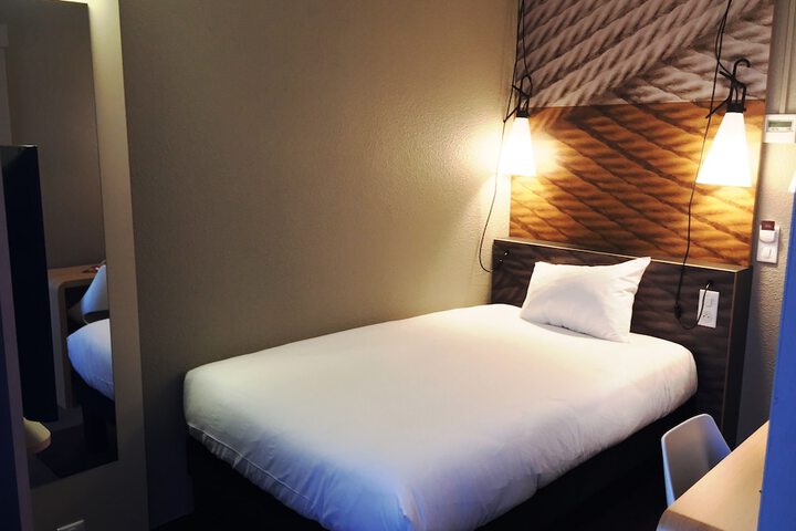 Room 4 of 42