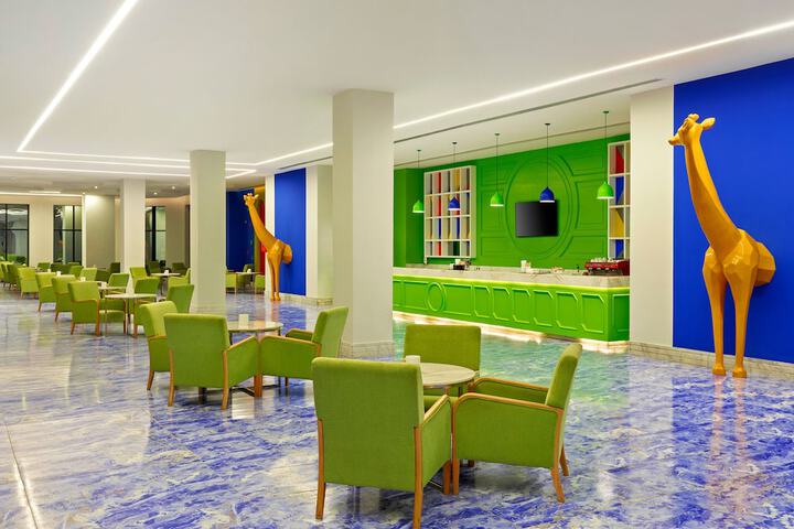 Lounge 156 of 208