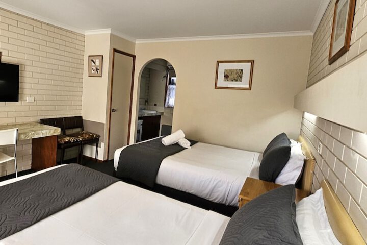 Room 10 of 37