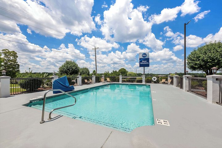 Hotel Pool