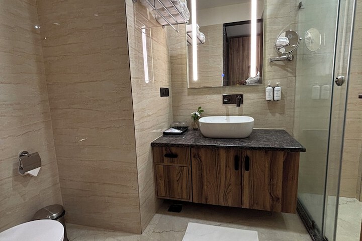 Room 25 of 42