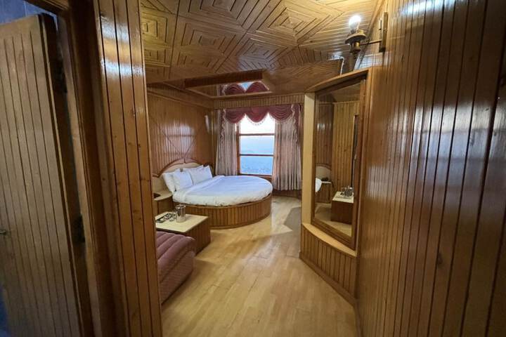 Room 16 of 30