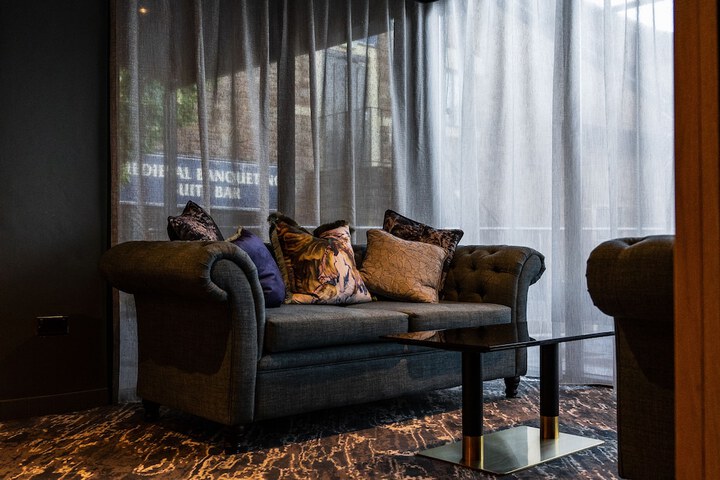 Lounge 223 of 295