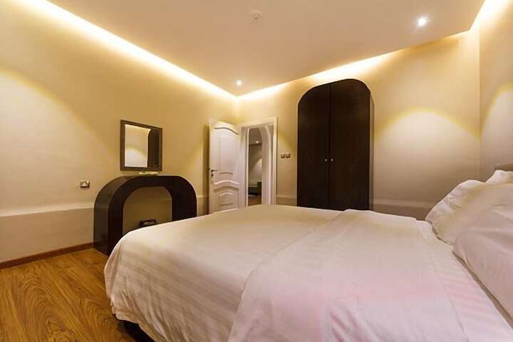 Room 13 of 34