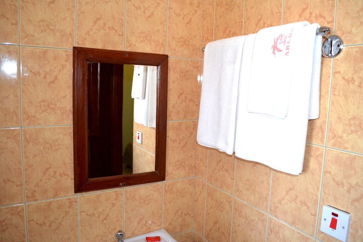 Room 28 of 49