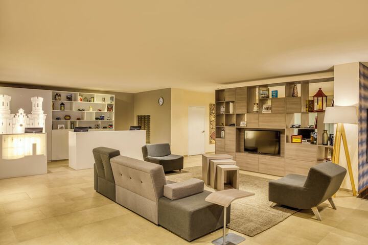 Hotel Interior 6 of 77