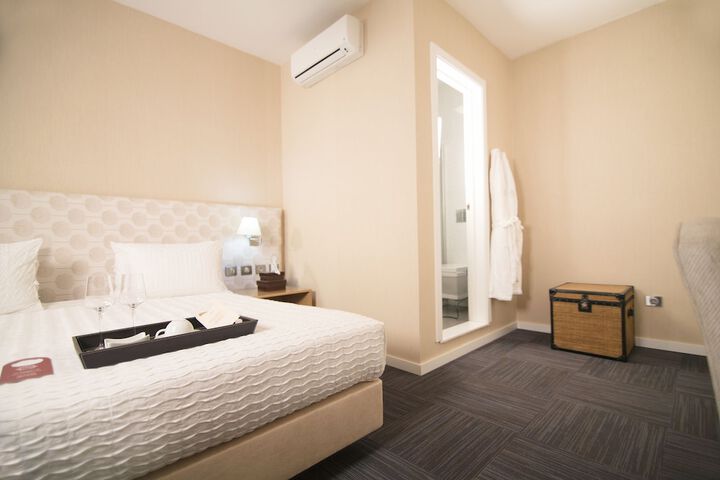 Room 9 of 21