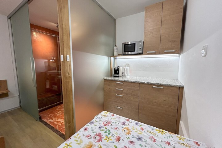 Room 7 of 74