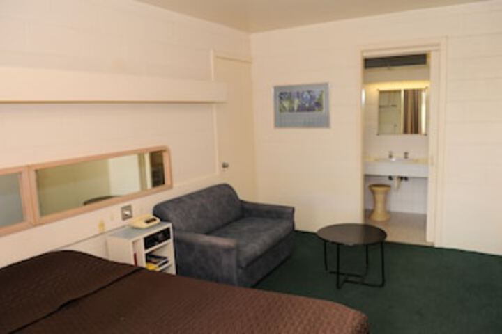 Room 4 of 66