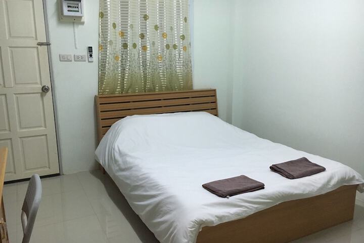 Room 8 of 28