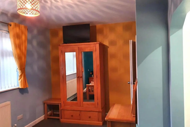 Room 3 of 10