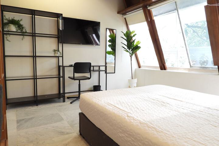 Room 11 of 48