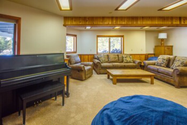 Room 32 of 60