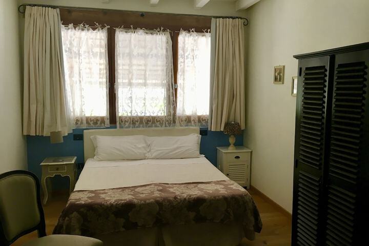 Room 16 of 44