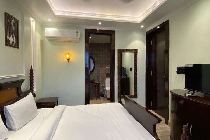 Room 17 of 143